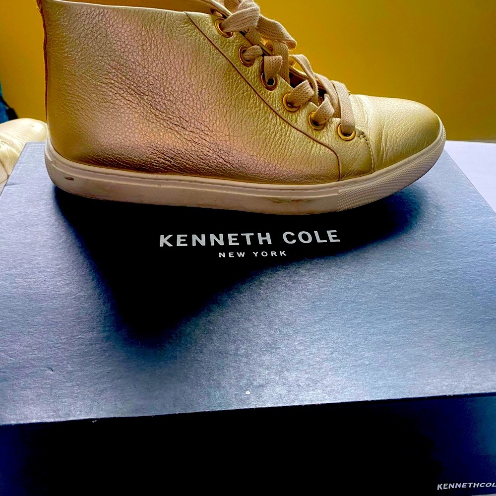 Kenneth Cole Gold sneakers! Fun and stylish sneakers